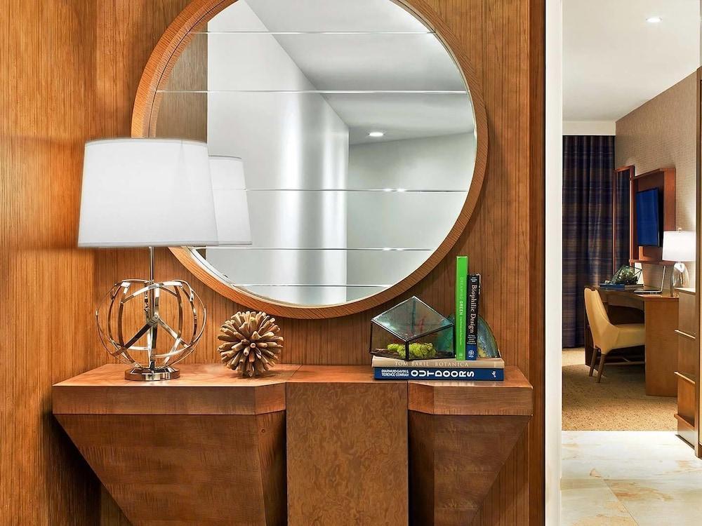 Hotel The Westin Airport 4*