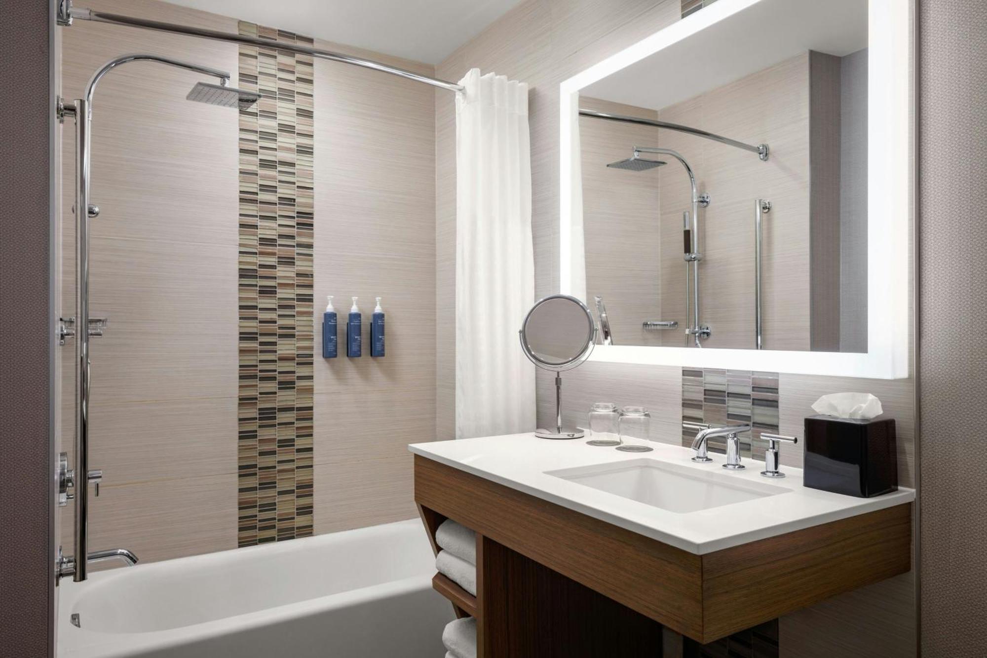 Hotel The Westin Airport 4*